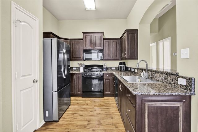 704 Heritage Drive, Navasota, TX 77868