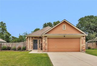 704 Heritage Drive, Navasota, TX 77868