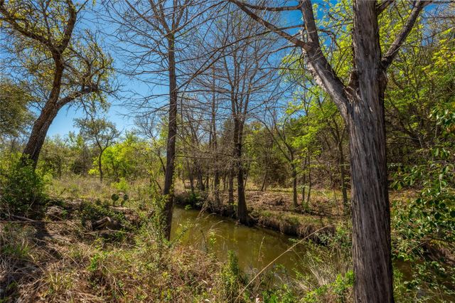 201 Legacy Oaks Ranch DR, Johnson City, TX 78636