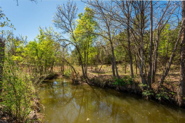 201 Legacy Oaks Ranch DR, Johnson City, TX 78636