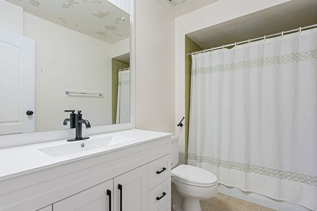 700 N Bruce Lane 312, Glenwood, IL 60425