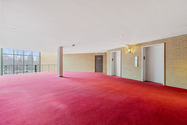 700 N Bruce Lane 312, Glenwood, IL 60425