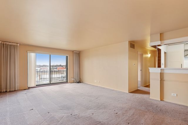 700 N Bruce Lane 312, Glenwood, IL 60425