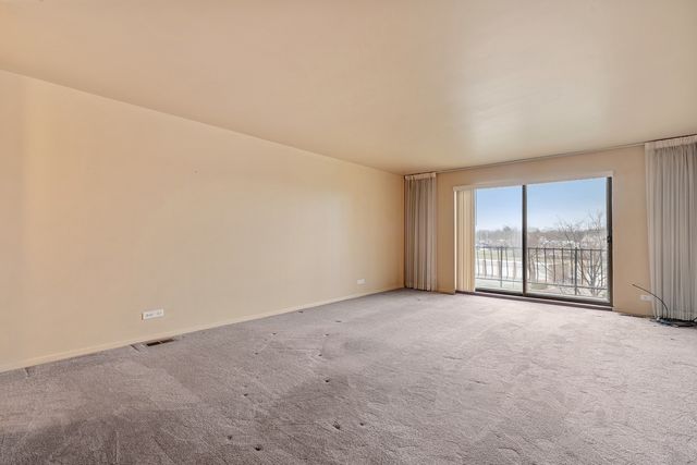 700 N Bruce Lane 312, Glenwood, IL 60425