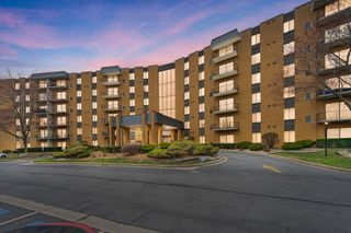 700 N Bruce Lane 312, Glenwood, IL 60425