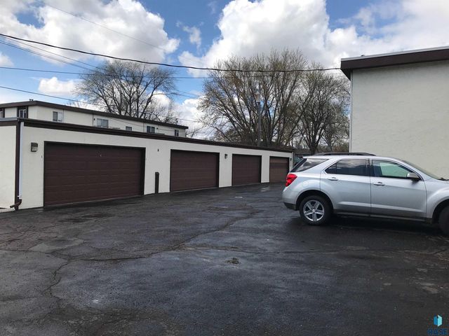 3900 S Hawthorne Ave Avenue, Sioux Falls, SD 57105