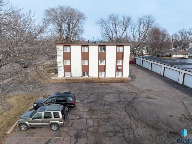 3900 S Hawthorne Ave Avenue, Sioux Falls, SD 57105