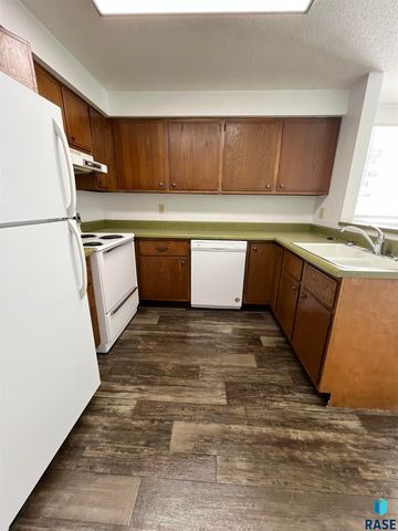 3900 S Hawthorne Ave Avenue, Sioux Falls, SD 57105