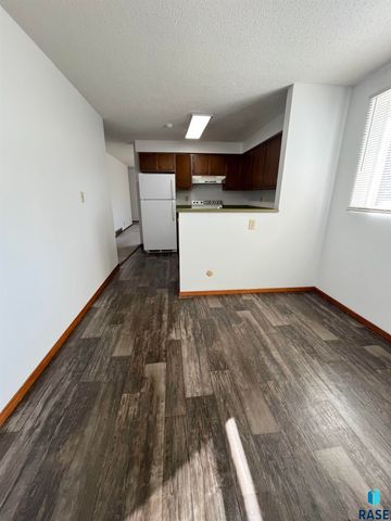 3900 S Hawthorne Ave Avenue, Sioux Falls, SD 57105