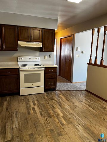 3900 S Hawthorne Ave Avenue, Sioux Falls, SD 57105