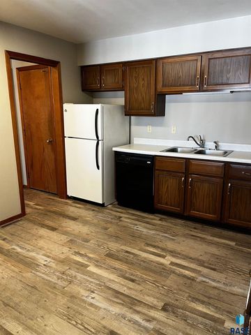 3900 S Hawthorne Ave Avenue, Sioux Falls, SD 57105