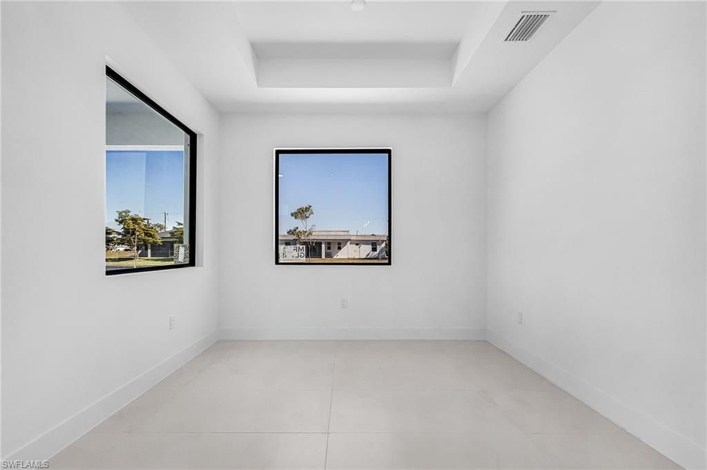 Image 12 of property listing at 1015 SW 8th CT, Cape Coral, FL 33991