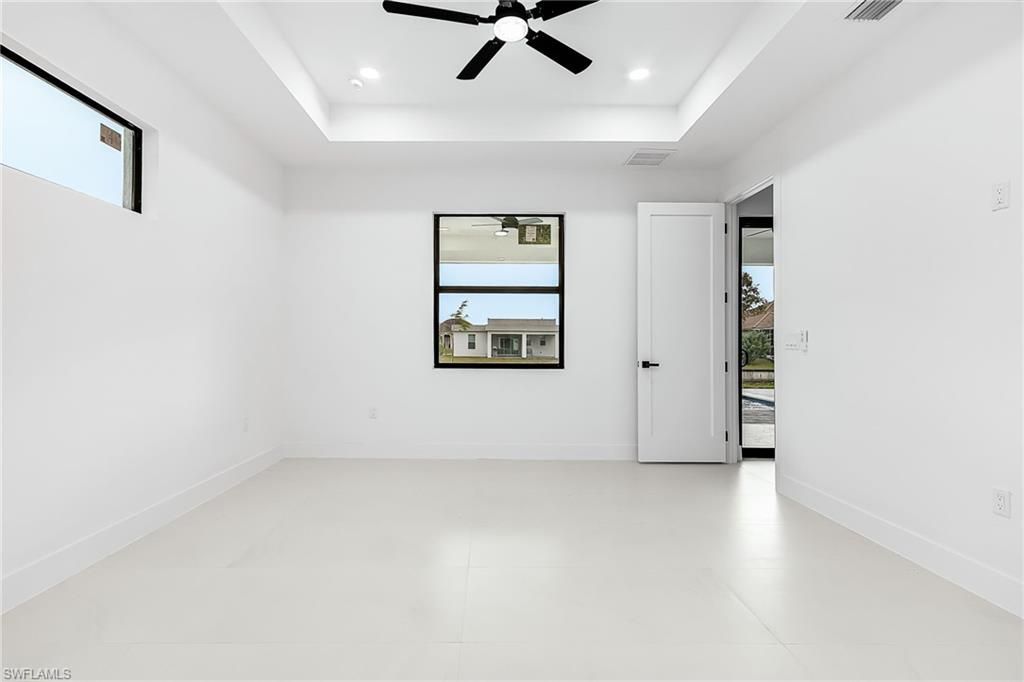 Image 13 of property listing at 1015 SW 8th CT, Cape Coral, FL 33991