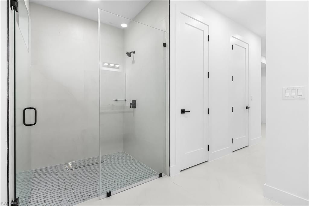 Image 16 of property listing at 1015 SW 8th CT, Cape Coral, FL 33991