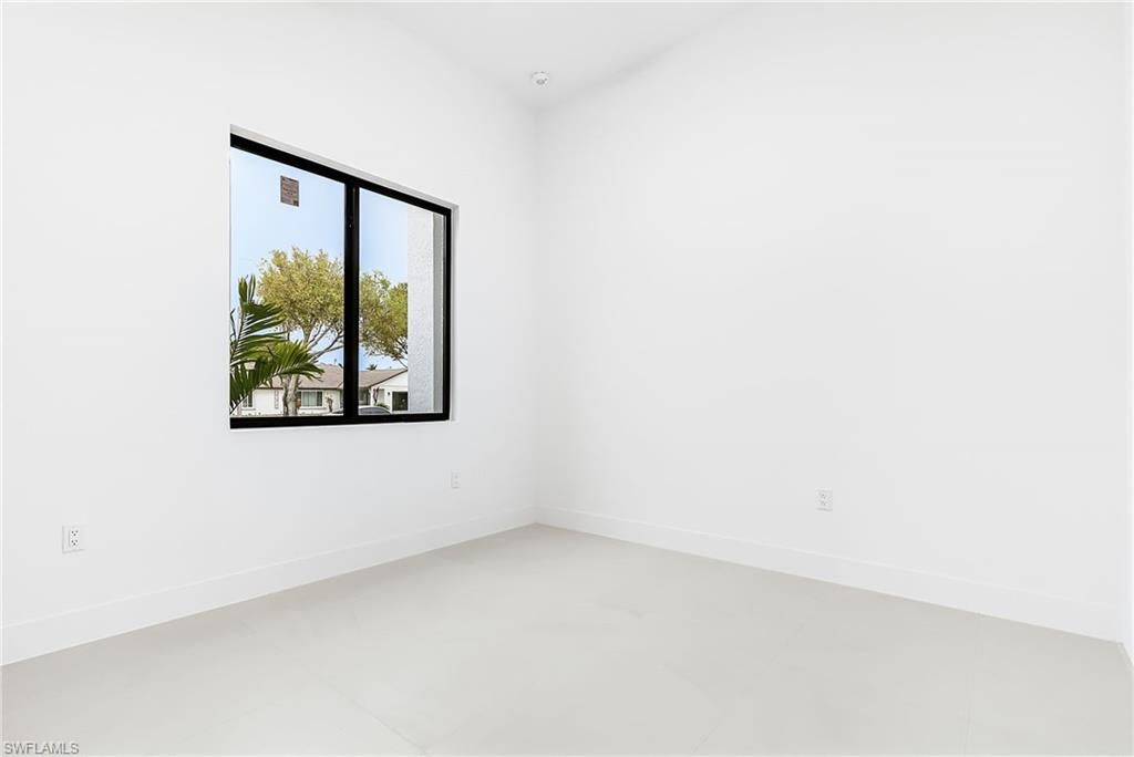 Image 26 of property listing at 1015 SW 8th CT, Cape Coral, FL 33991