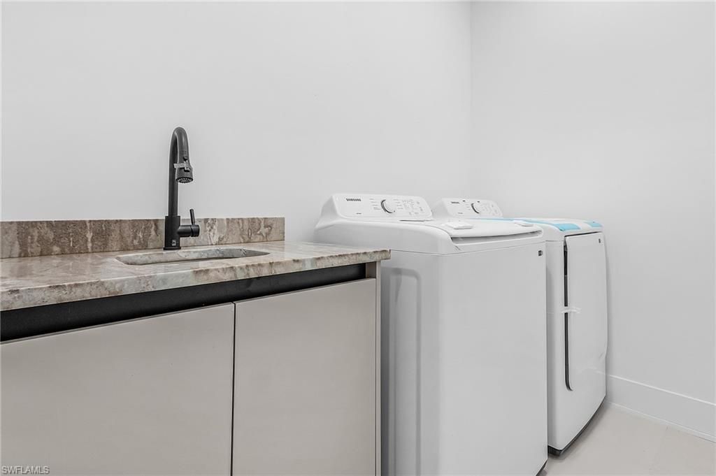 Image 27 of property listing at 1015 SW 8th CT, Cape Coral, FL 33991