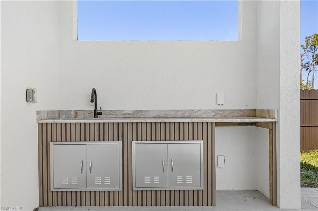 Image 30 of property listing at 1015 SW 8th CT, Cape Coral, FL 33991