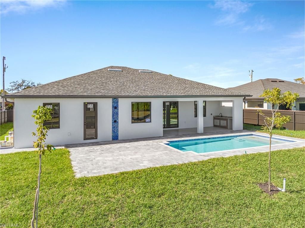 Image 32 of property listing at 1015 SW 8th CT, Cape Coral, FL 33991