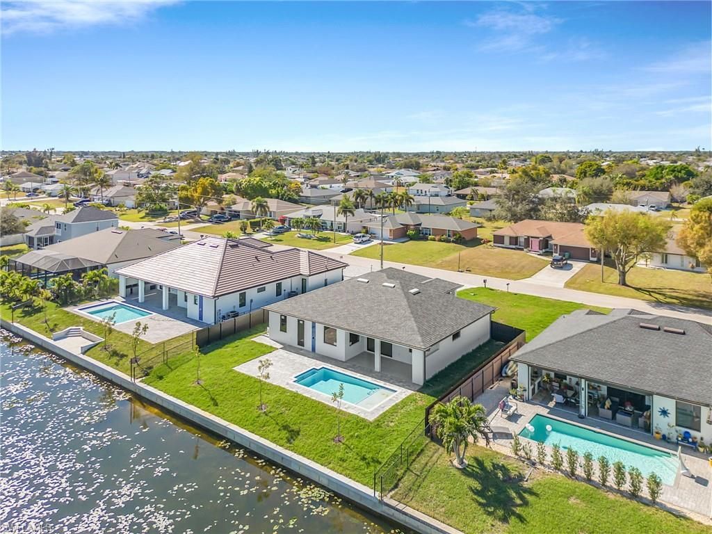 Image 40 of property listing at 1015 SW 8th CT, Cape Coral, FL 33991