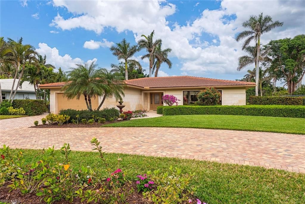 717 Park Shore DR, NAPLES, FL 34103 — exterior