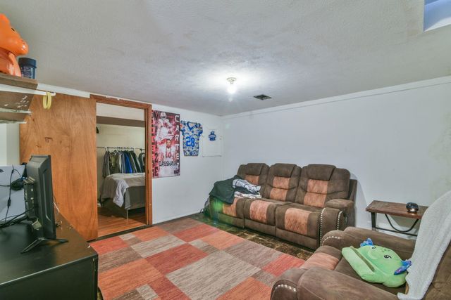 2741 N Dellrose Ave, Wichita, KS 67220