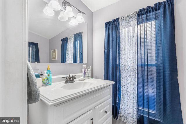 33 BUTTONWOOD ST, Mount Holly, NJ 08060