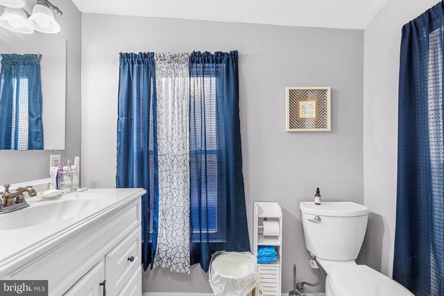 33 BUTTONWOOD ST, Mount Holly, NJ 08060