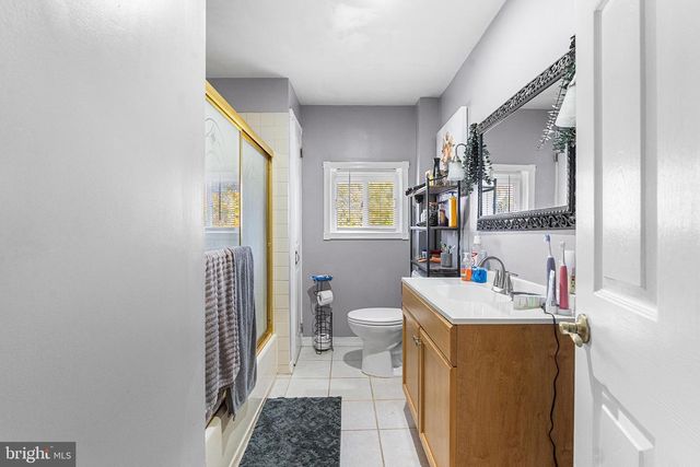 33 BUTTONWOOD ST, Mount Holly, NJ 08060