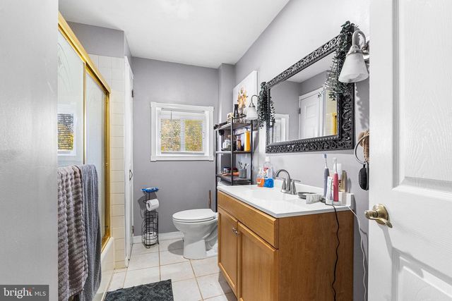 33 BUTTONWOOD ST, Mount Holly, NJ 08060