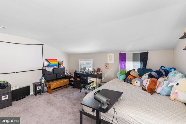 33 BUTTONWOOD ST, Mount Holly, NJ 08060