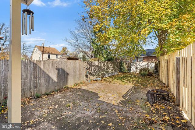 33 BUTTONWOOD ST, Mount Holly, NJ 08060