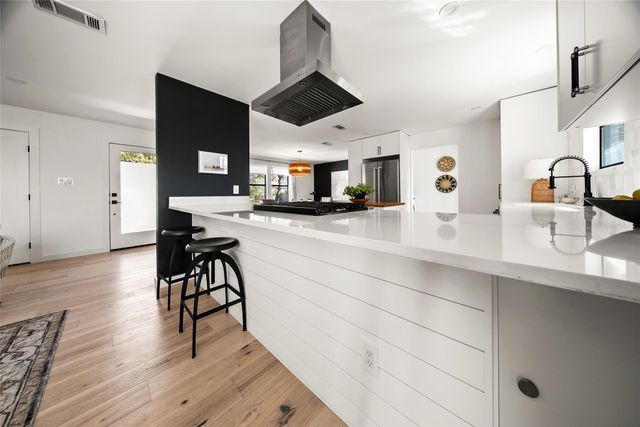 7702 Wynne LN, Austin, TX 78745