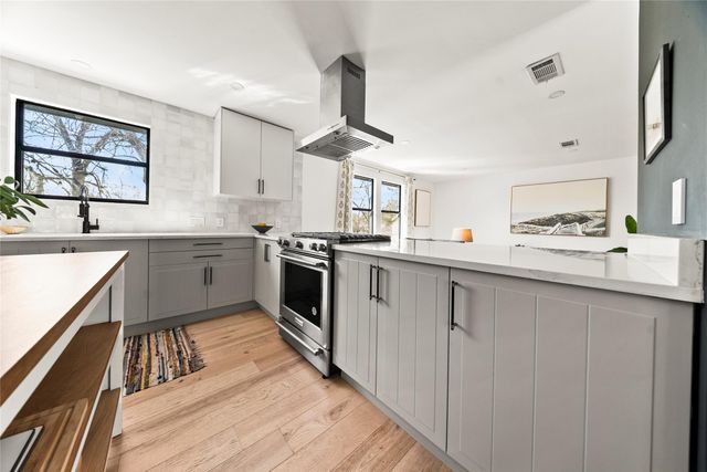 7702 Wynne LN, Austin, TX 78745