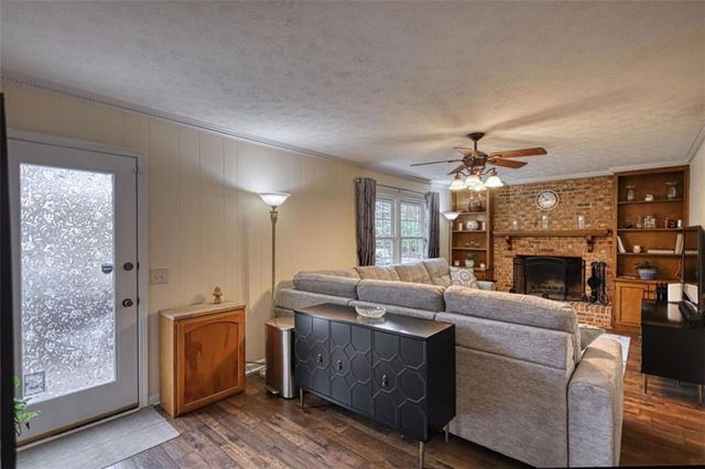 832 Sweet Briar SE Lane, Conyers, GA 30094