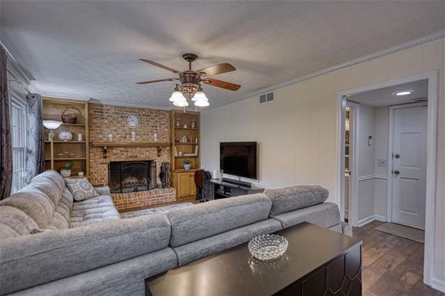 832 Sweet Briar SE Lane, Conyers, GA 30094