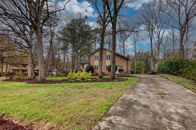 832 Sweet Briar SE Lane, Conyers, GA 30094