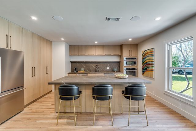 1441 Bella Vista Drive, Dallas, TX 75218