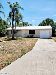 704 W Cleveland LN, Lehigh Acres, FL 33936