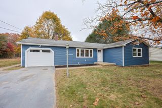 8 Ridge Dr, Dudley, MA 01571