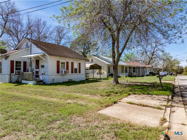 226 Thornton Street, Gonzales, TX 78629