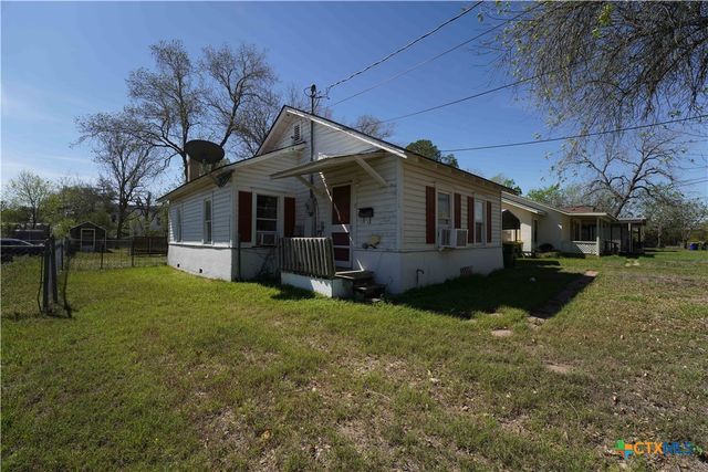 226 Thornton Street, Gonzales, TX 78629