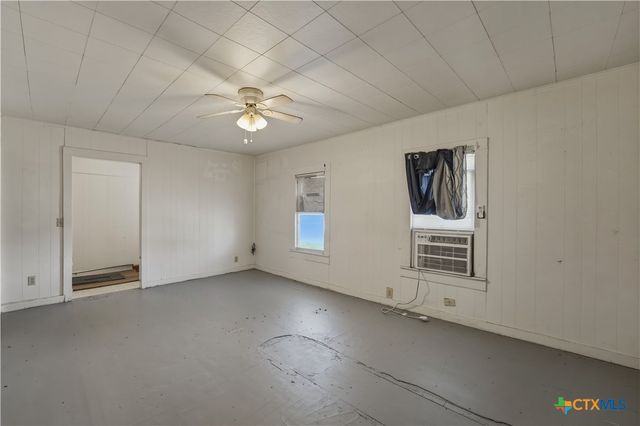 226 Thornton Street, Gonzales, TX 78629