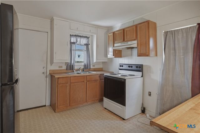 226 Thornton Street, Gonzales, TX 78629