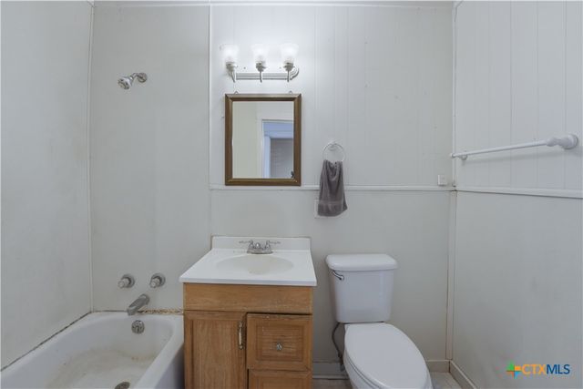 226 Thornton Street, Gonzales, TX 78629