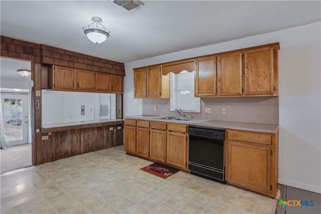 226 Thornton Street, Gonzales, TX 78629