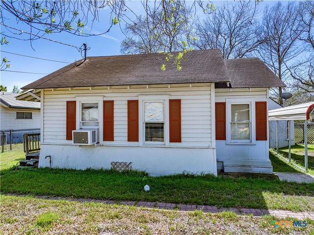 226 Thornton Street, Gonzales, TX 78629