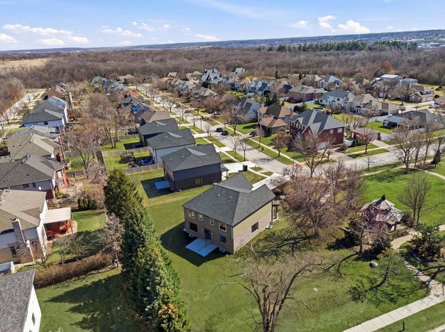 948 Stonebridge Way, Woodridge, IL 60517