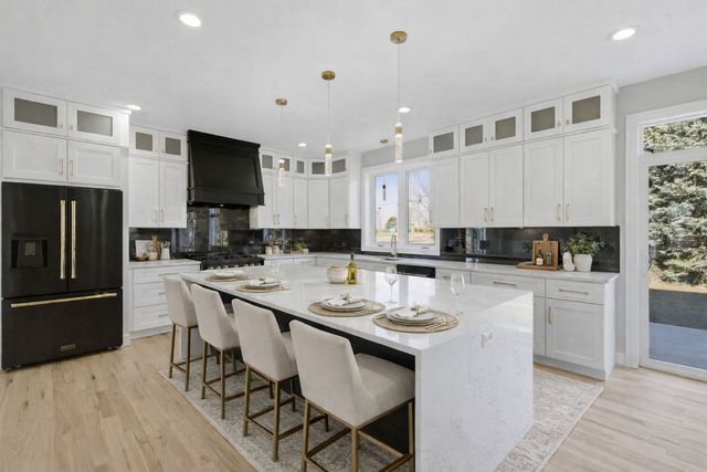 948 Stonebridge Way, Woodridge, IL 60517