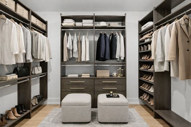 948 Stonebridge Way, Woodridge, IL 60517