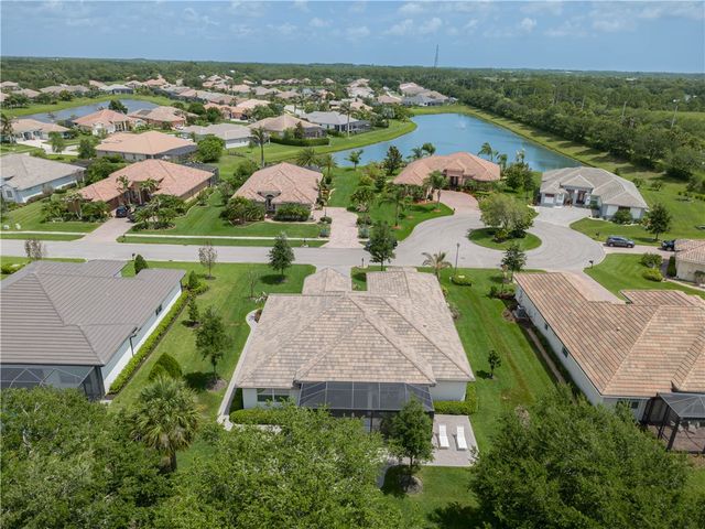 8245 Halbert Lane, Vero Beach, FL 32968
